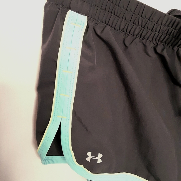 Under Armour Heat Gear Womens Iron Gray/Pistacio Green Running Shorts Size Med - Picture 4 of 6